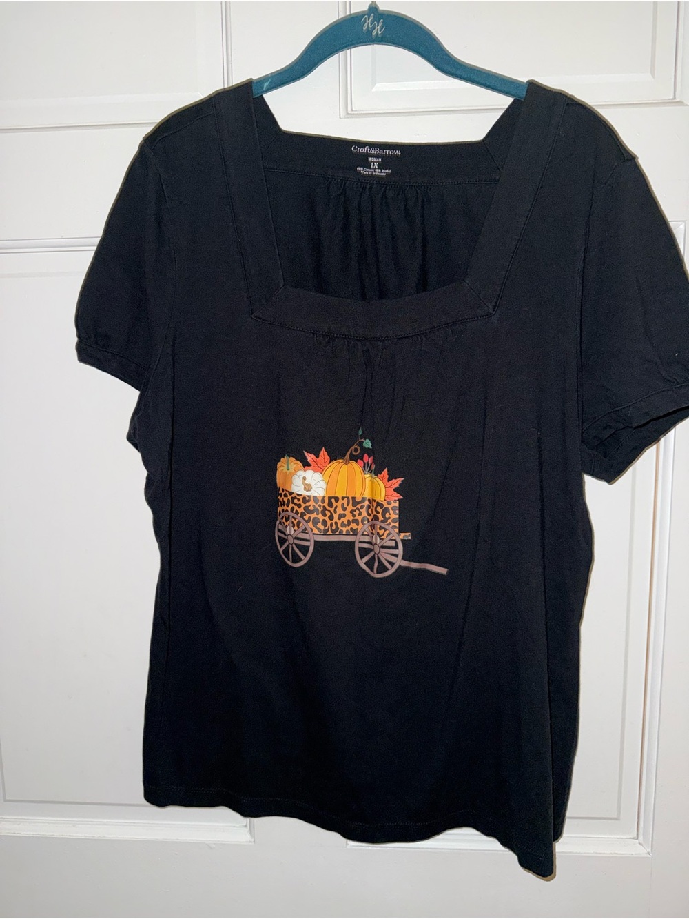 croft & barrow Black Short-Sleeve Scoop Neck Top with Pumpkin Wagon Graphic